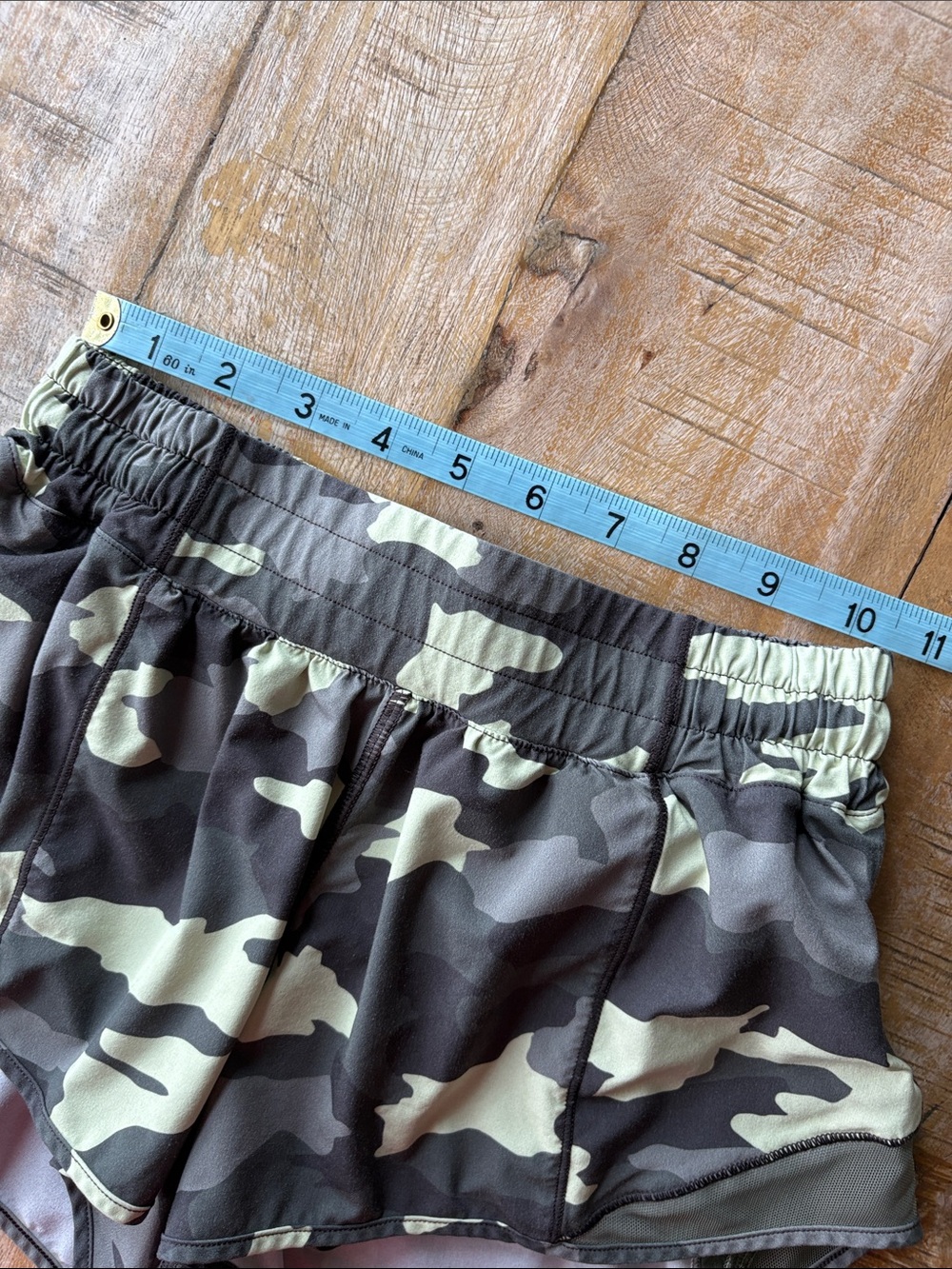 Lululemon Camo Women's Athletic Shorts size 4 - Picture 4 of 9